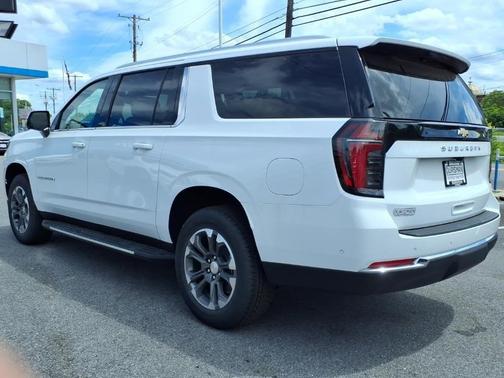 2025 Chevrolet Suburban LS
