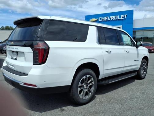 2025 Chevrolet Suburban LS