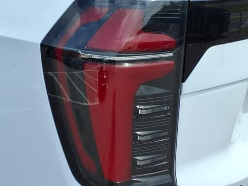 2025 Chevrolet Suburban LS
