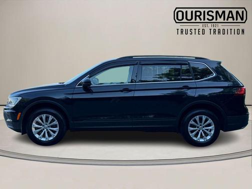Deep Black Pearl Effect 2019 Volkswagen Tiguan 2.0T SE
