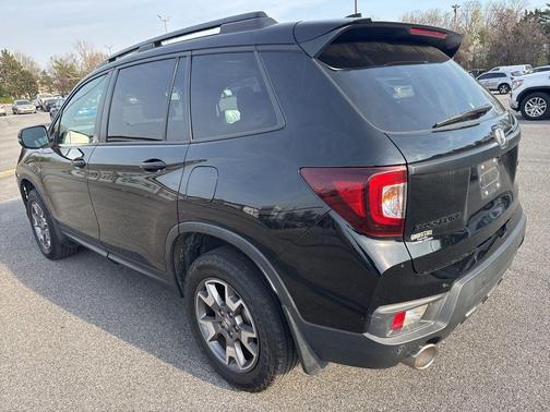 Crystal Black Pearl 2022 Honda Passport TrailSport
