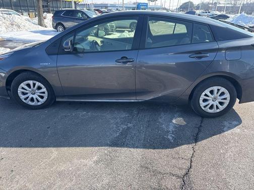 2022 Toyota Prius LE