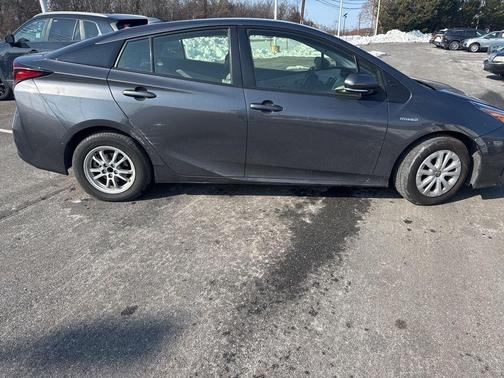 2022 Toyota Prius LE