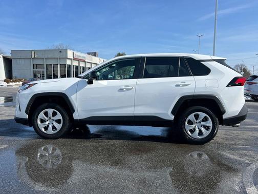 2024 Toyota RAV4 LE