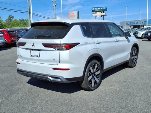2025 Mitsubishi Outlander SE