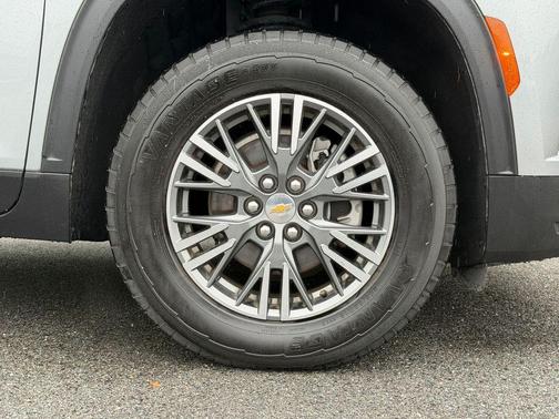 Sterling Gray Metallic 2024 Chevrolet Traverse LT