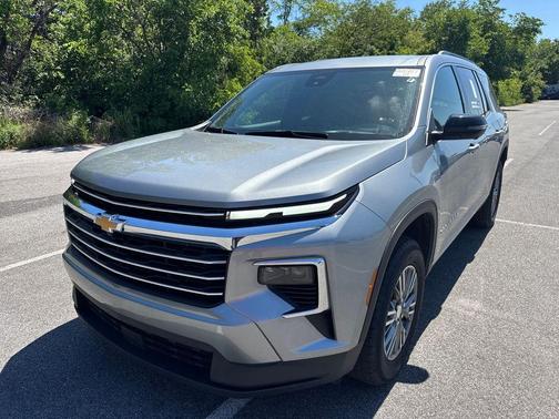 Sterling Gray Metallic 2024 Chevrolet Traverse LT