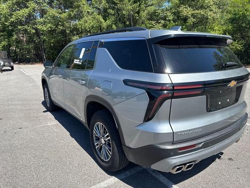 Sterling Gray Metallic 2024 Chevrolet Traverse LT