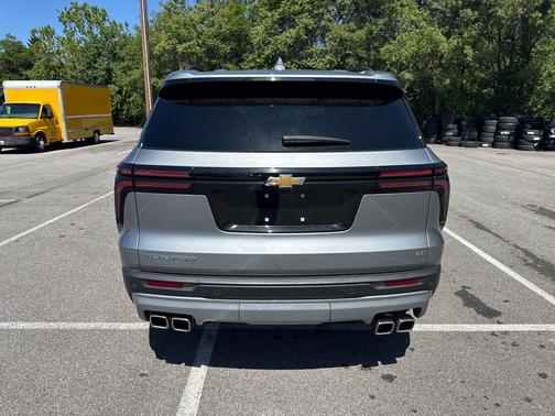 Sterling Gray Metallic 2024 Chevrolet Traverse LT