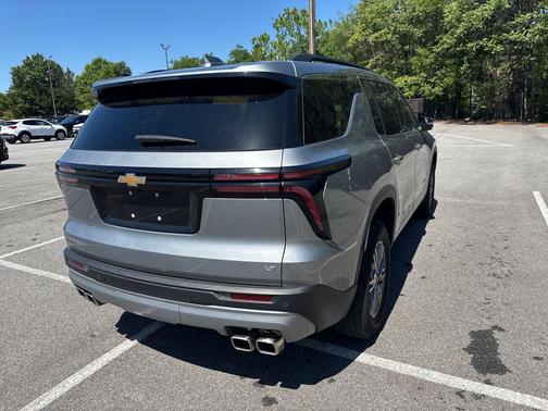 Sterling Gray Metallic 2024 Chevrolet Traverse LT
