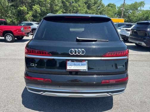 Mythos Black Metallic 2022 Audi Q7 55 Premium Plus