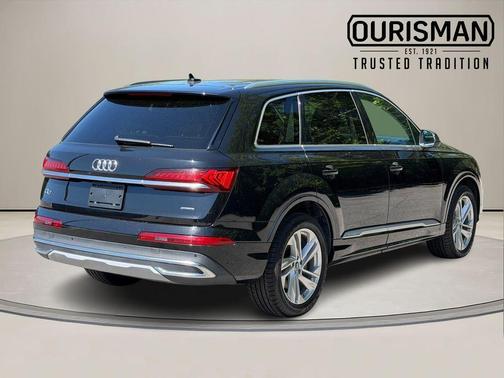 Mythos Black Metallic 2022 Audi Q7 55 Premium Plus