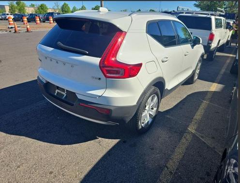 2020 Volvo XC40 T5 Momentum