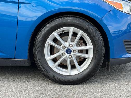 Lightning Blue Metallic 2018 Ford Focus SE