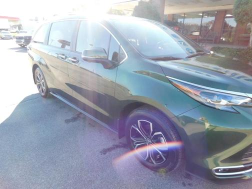 2025 Toyota Sienna Platinum 7 Passenger