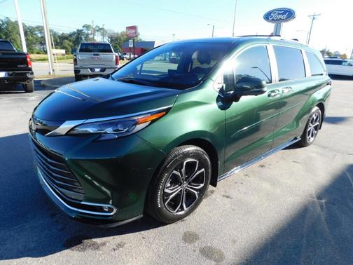 2025 Toyota Sienna Platinum 7 Passenger