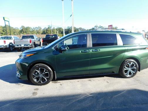 2025 Toyota Sienna Platinum 7 Passenger