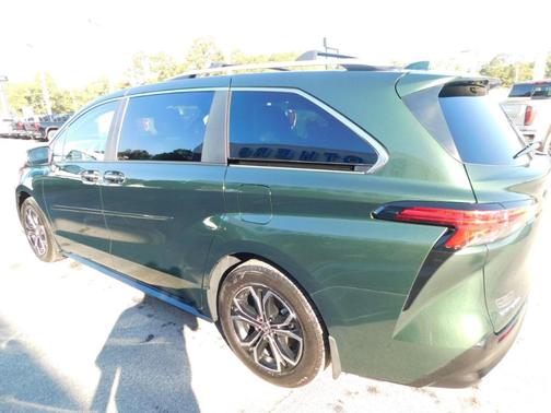 2025 Toyota Sienna Platinum 7 Passenger