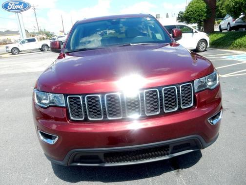 Photo 3 of 35 of 2019 Jeep Grand Cherokee Altitude