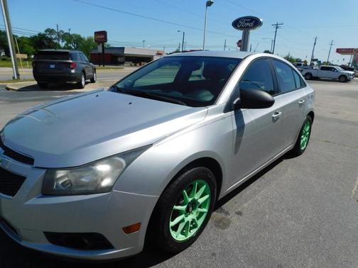 Silver 2013 Chevrolet Cruze LS