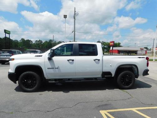 Summit White 2026 Chevrolet Silverado 2500 Custom