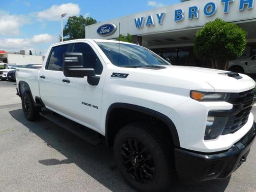 Summit White 2026 Chevrolet Silverado 2500 Custom