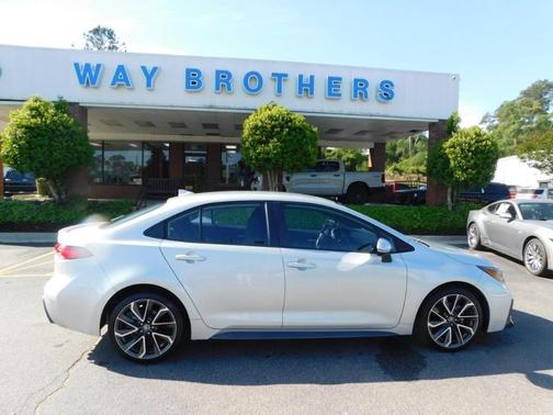 Silver 2022 Toyota Corolla SE