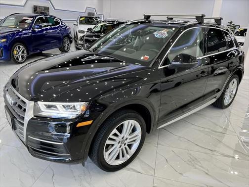 Photo 3 of 23 of 2020 Audi Q5 45 Premium Plus