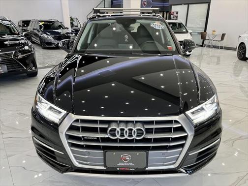 Photo 2 of 23 of 2020 Audi Q5 45 Premium Plus
