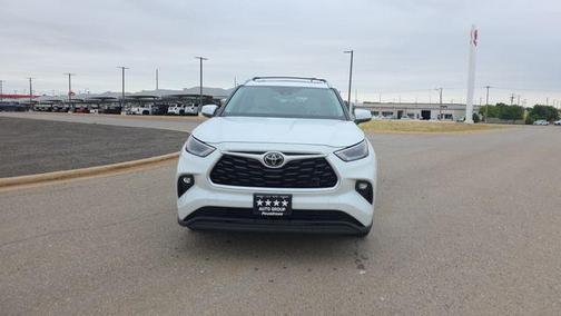 Wind Chill Pearl 2023 Toyota Highlander XLE