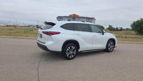 Wind Chill Pearl 2023 Toyota Highlander XLE