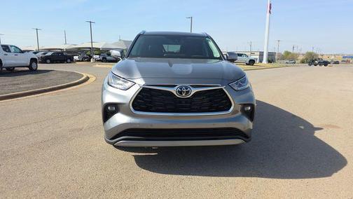 2026 Toyota Highlander Hybrid Platinum