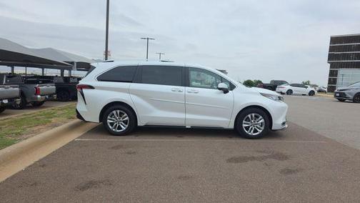 Wind Chill Pearl 2024 Toyota Sienna Limited