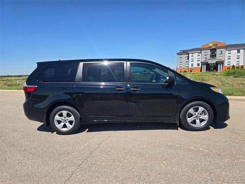 2020 Toyota Sienna SE