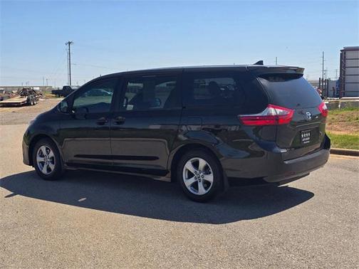 2020 Toyota Sienna SE