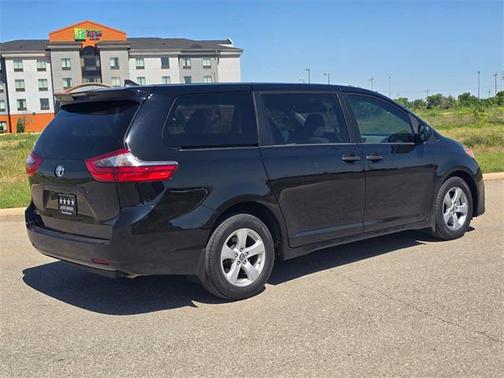 2020 Toyota Sienna SE