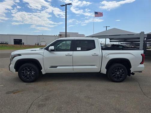 2025 Toyota Tundra Hybrid Platinum