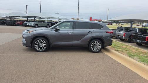 Magnetic Gray Metallic 2022 Toyota Highlander Platinum