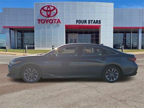 2021 Toyota Avalon Hybrid XLE Plus