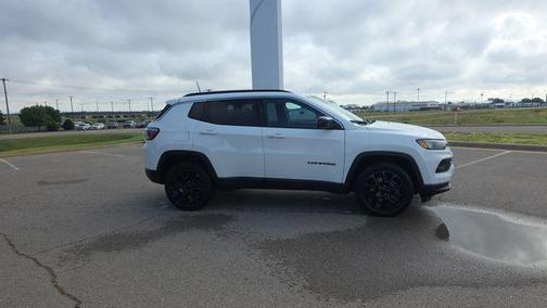 Bright White Clearcoat 2024 Jeep Compass Latitude Lux