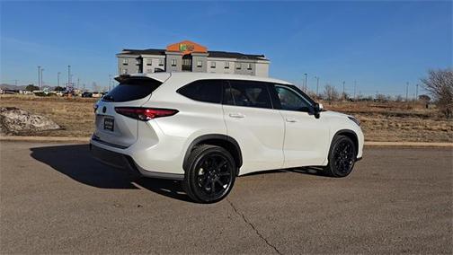 2022 Toyota Highlander L