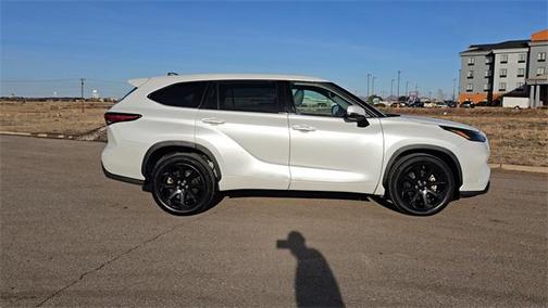 2022 Toyota Highlander L