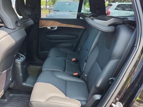 2024 Volvo XC90 Recharge Plug-In Hybrid T8 Plus Bright Theme 7-Seater