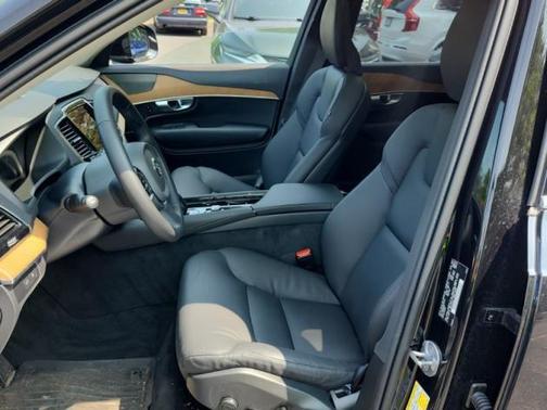 2024 Volvo XC90 Recharge Plug-In Hybrid T8 Plus Bright Theme 7-Seater