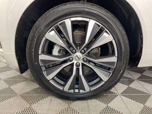 2022 Volvo XC60 Momentum