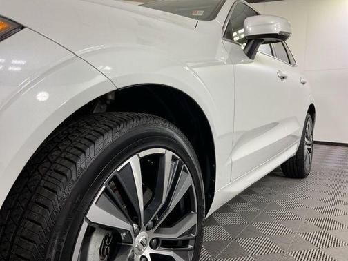 2022 Volvo XC60 Momentum
