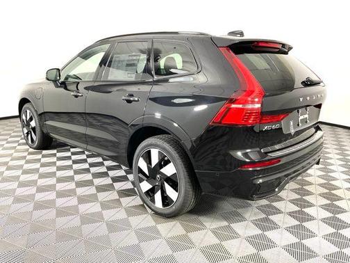 2025 Volvo XC60 Plug-In Hybrid T8 Plus