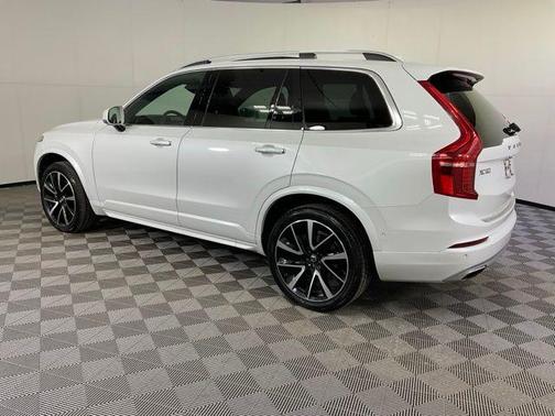 2018 Volvo XC90 T6 Momentum