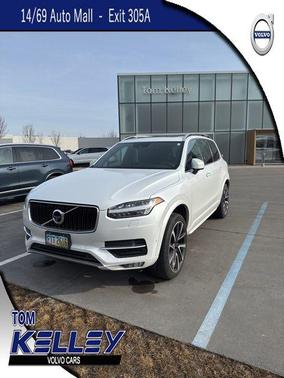 2018 Volvo XC90 T6 Momentum