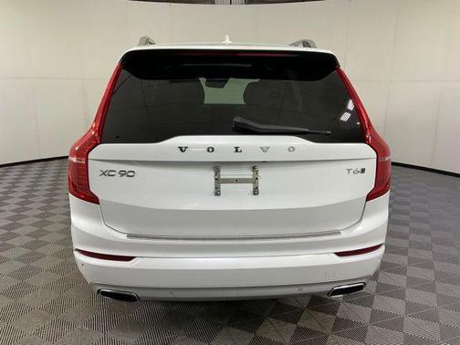 2018 Volvo XC90 T6 Momentum